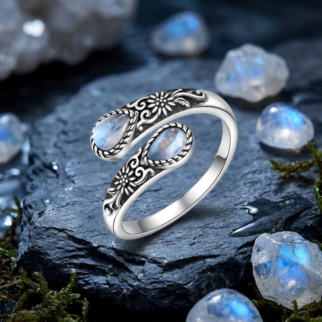 Vintage Protection Ring – Moonstone